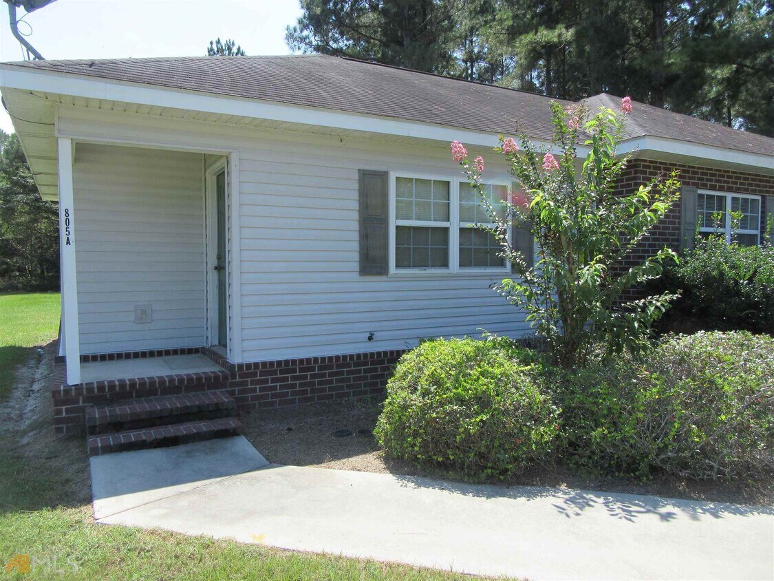 Primary Photo - 805 Jessica Ln