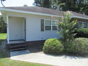 Building Photo - 805 Jessica Ln