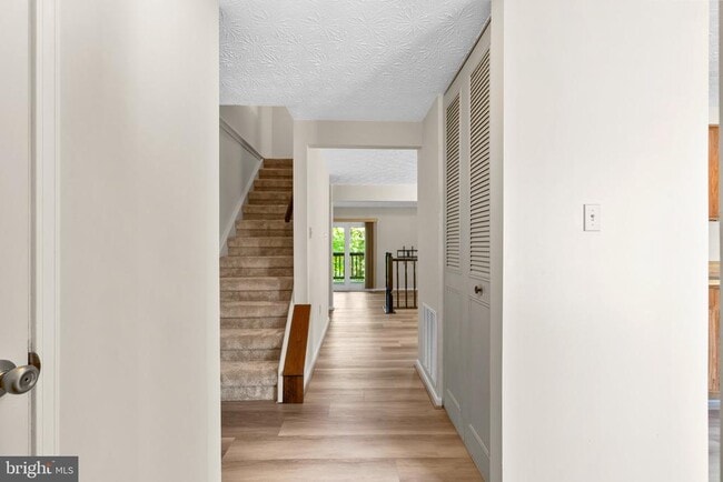 Building Photo - 15649 Mews Ct