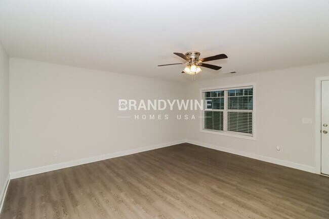 Building Photo - 281 Southcircle Dr NW