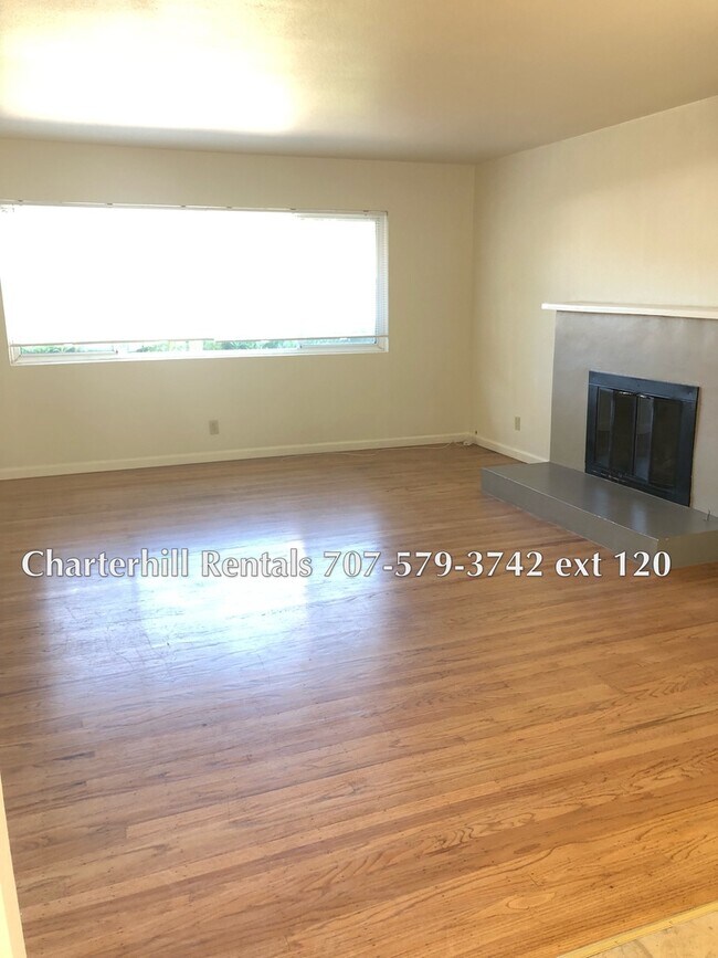 Building Photo - Bennett Valley home, single level, with pool!