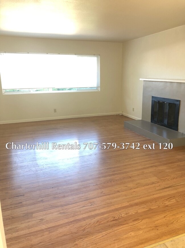 Foto del edificio - Bennett Valley home, single level, with pool!