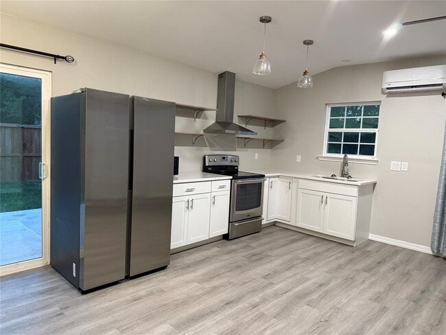 Building Photo - 168 Still Forest Dr