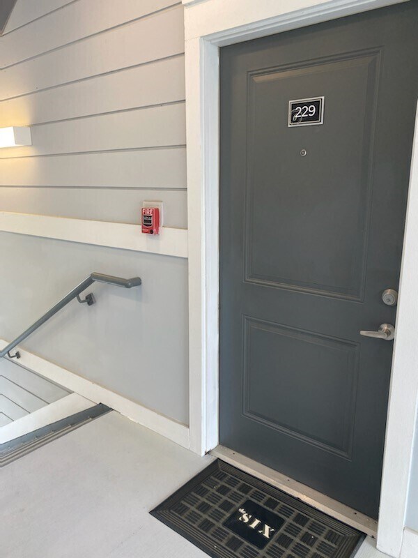 Building Photo - A4 - One Bedroom One Bath