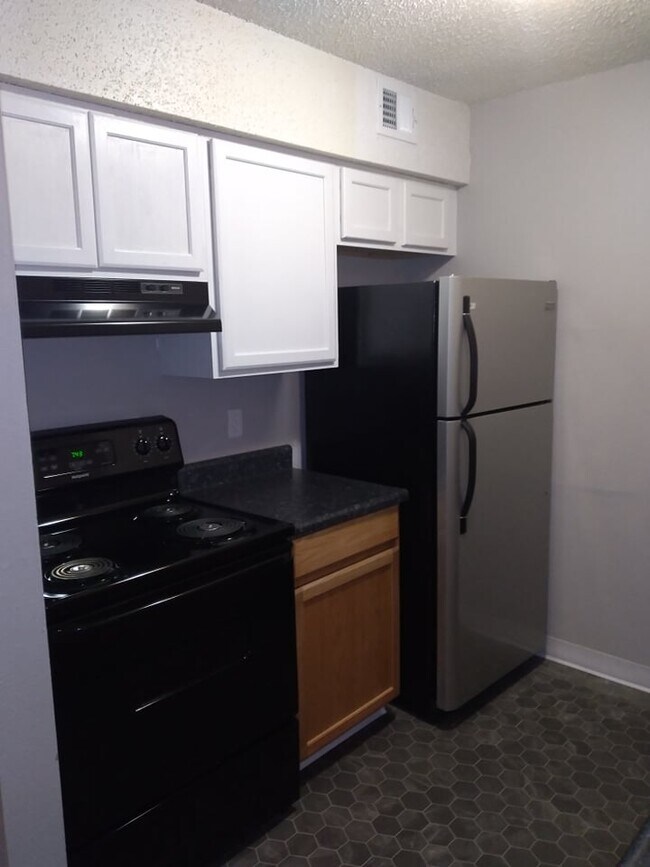 Eagle Trace Apartments Rentals in Wichita at 925 W 29th St Wichita, KS