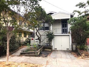 Building Photo - 3230 Maple Ave