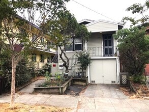 Building Photo - 3230 Maple Ave