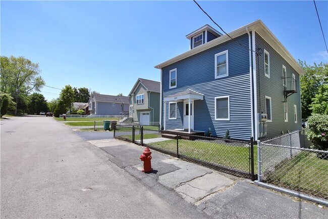 Building Photo - 103 Rodman St