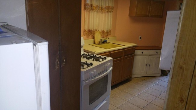 please note this is a room - 924 E 34th St