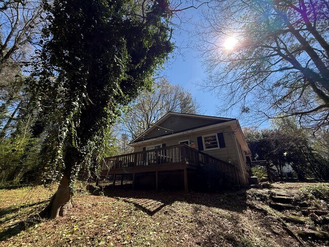 Foto del edificio - Cozy Two-Bedroom Furnished Bungalow