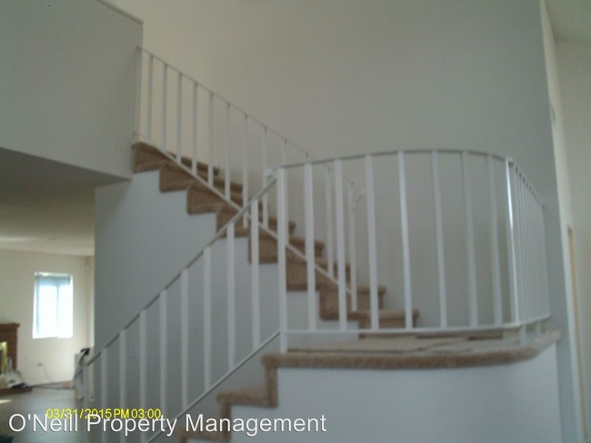 Building Photo - 8025 Wendover Dr