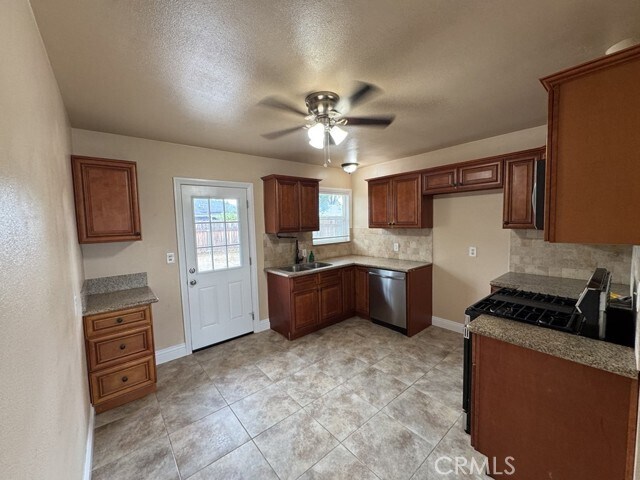 Foto del edificio - 4651 Wildwood Way