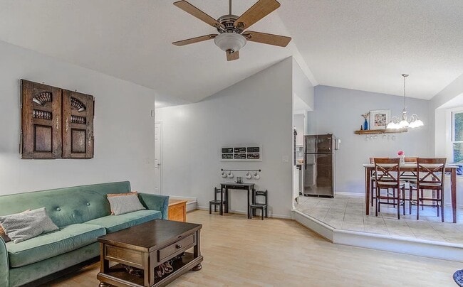 Building Photo - 2724 Quail Point Dr