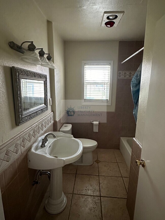 Building Photo - 325 Cypress St