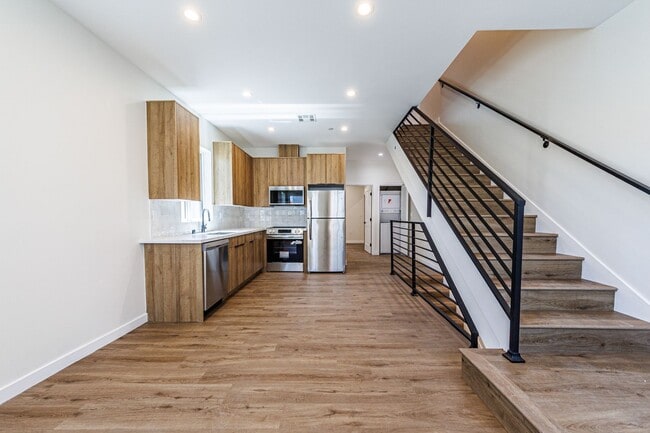 Building Photo - Modern 3BR/3BA Townhome-Style | 1,785 Sq F...