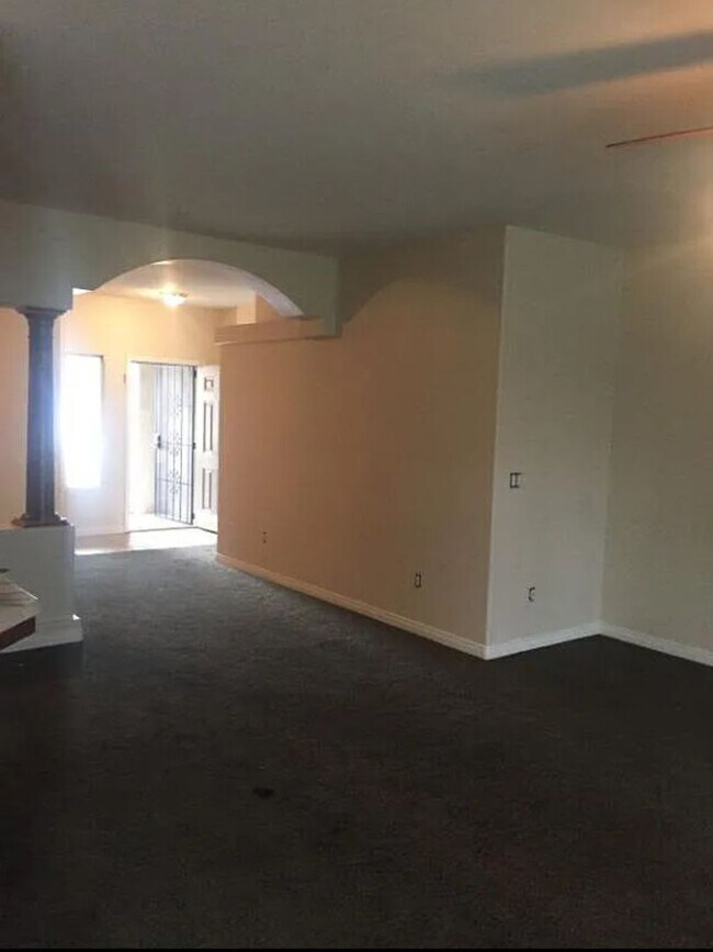 Foto del edificio - NW Home For Rent with Pool