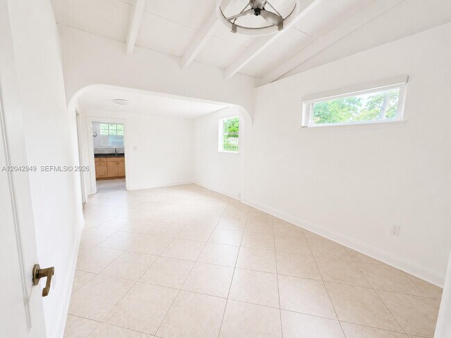 Foto del edificio - 401 NW 198th St