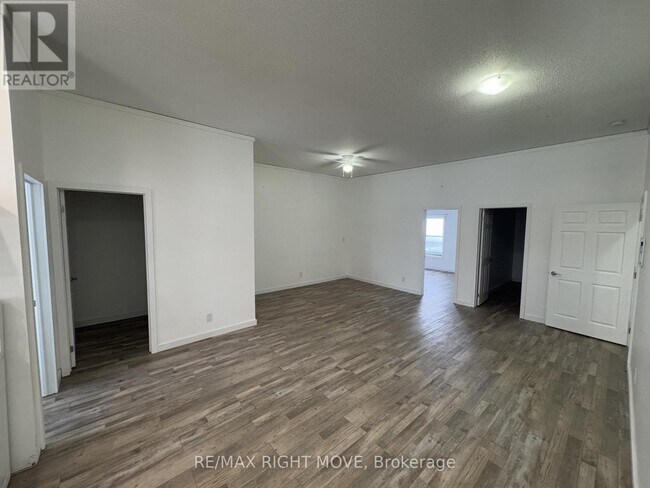 Photo du bâtiment - 4337 Burnside Line