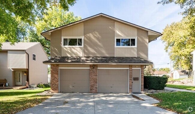 Building Photo - 601 S Mable Ave