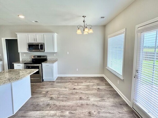 Foto del edificio - Now Leasing a 4-bedroom 2.5 bath home in W...