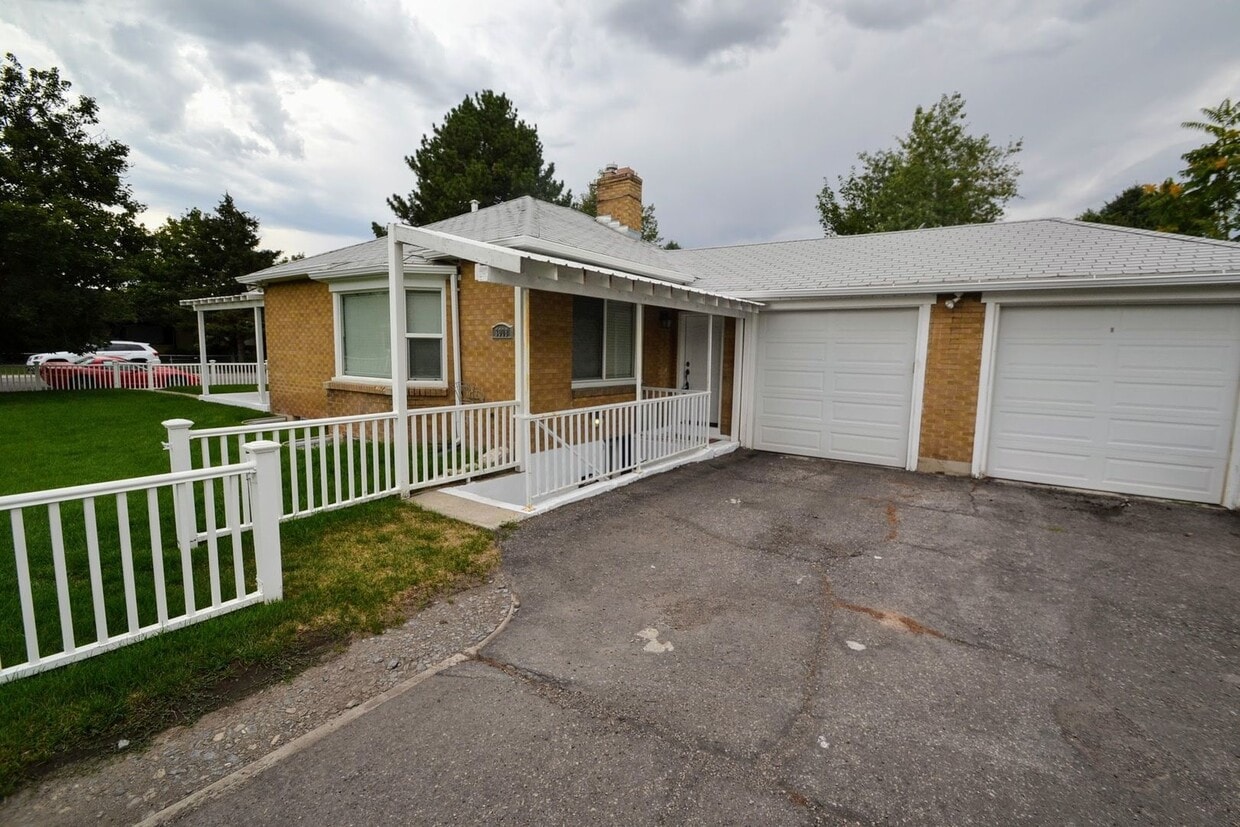 Photo - 1761 E Edward Ave