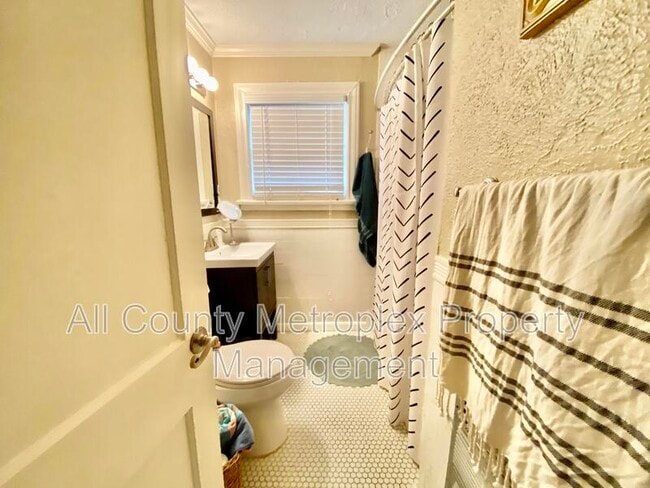 Building Photo - 6353 Velasco Ave