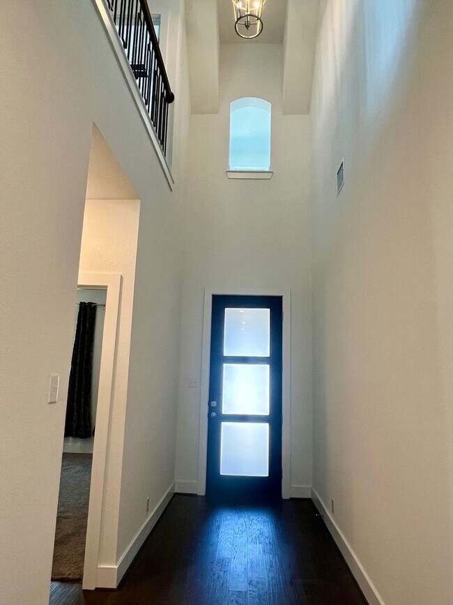 Foto del edificio - *Rent Just Reduced* Spacious 4 Bedroom / 4 Full Bath Home w/ Media Room & Loft ~ Imagine the Poss...