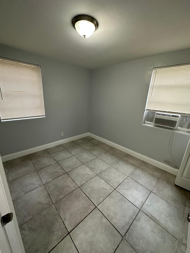 Building Photo - 2004 Palafox St