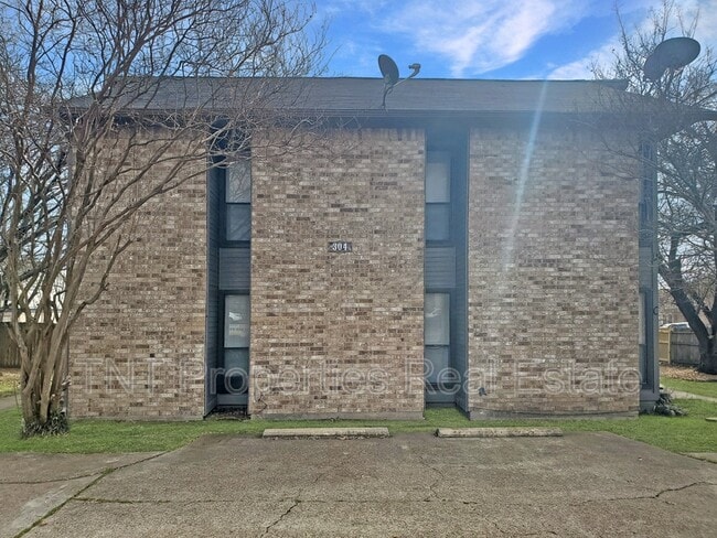 Foto del edificio - 304 Manuel Dr