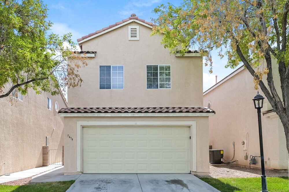 Foto principal - 5454 Dungaree St