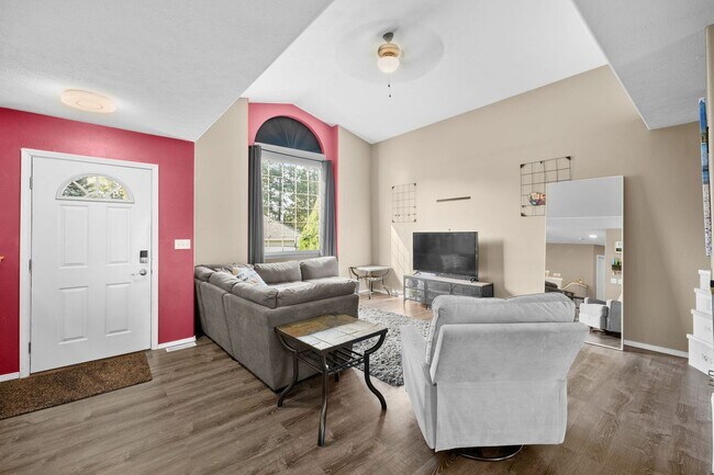 Foto del edificio - Spacious Latah Valley Home - Gated Community
