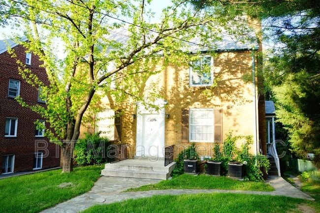 Foto del edificio - 7905 Flower Ave