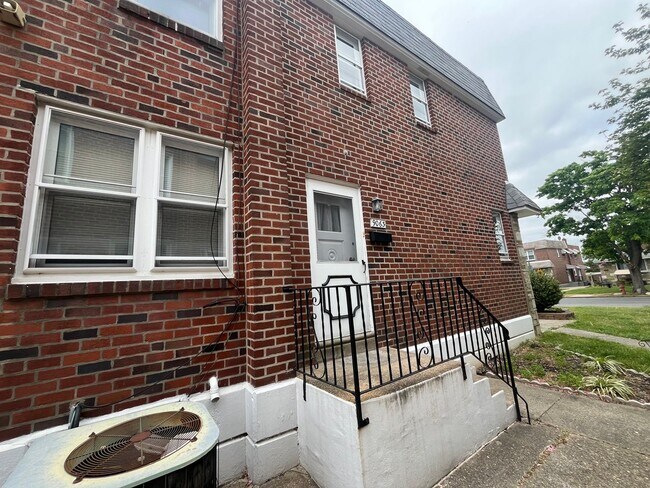 Photo - 3 bed room 1.5 bath House