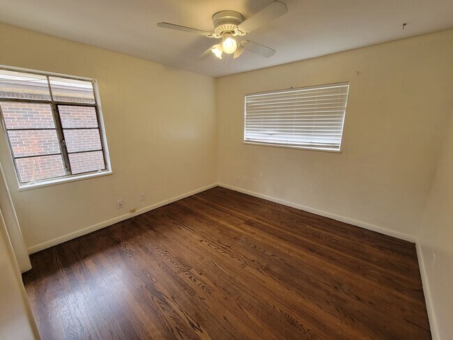 Photo - 3 bed move in ready! House