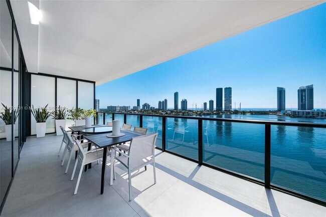 Building Photo - 5500 Island Estates Dr