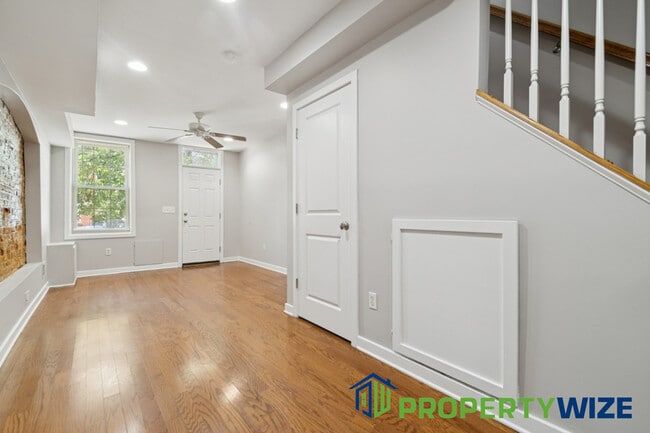 Foto del edificio - 303 S Washington St