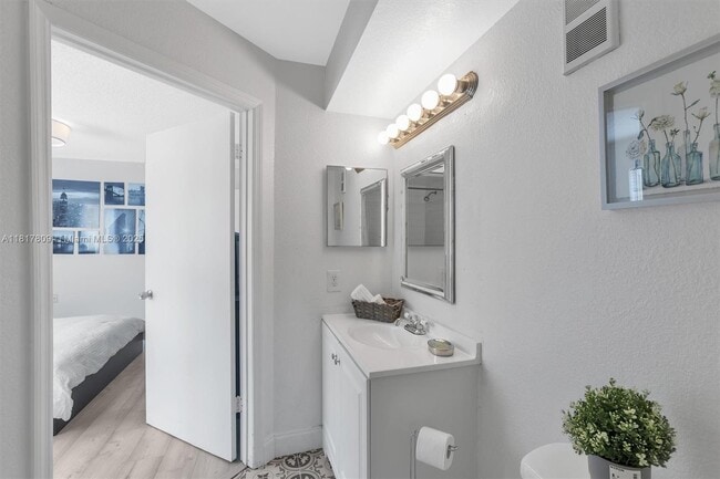 Foto del edificio - 12980 Vista Isles Dr