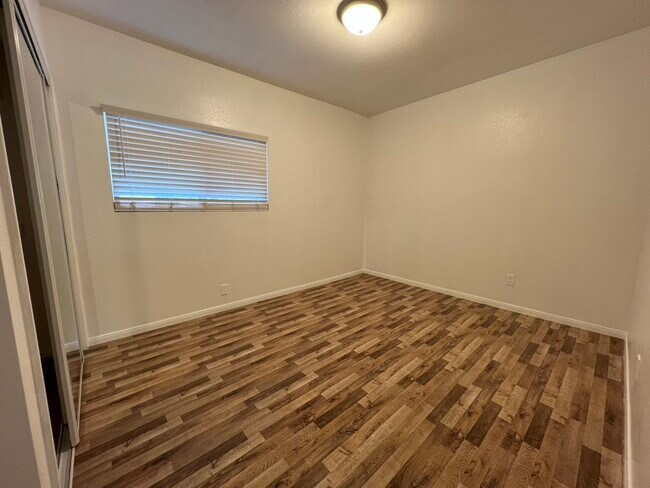 Building Photo - 10635 Leolang Ave