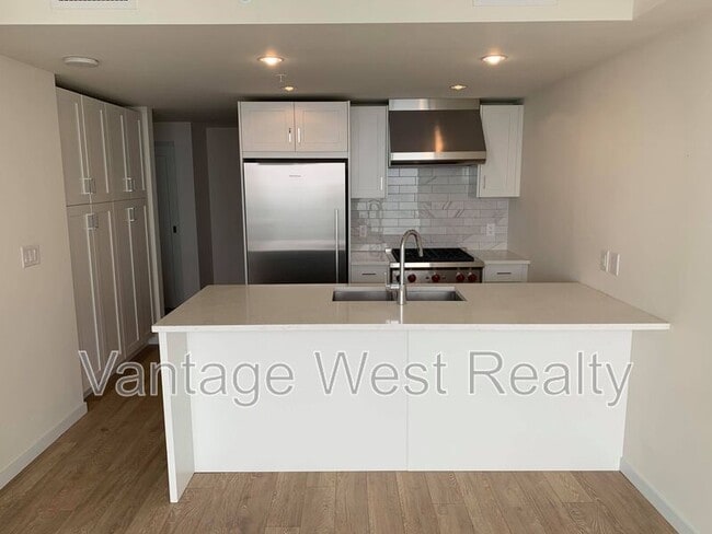 Building Photo - 485 Groves Ave