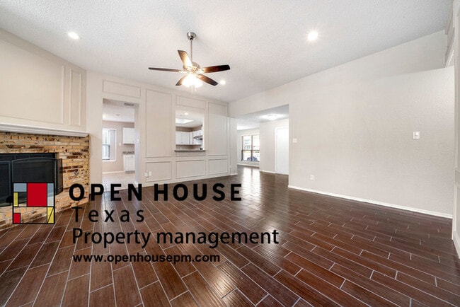 Building Photo - 2032 Espinosa Dr, Carrollton