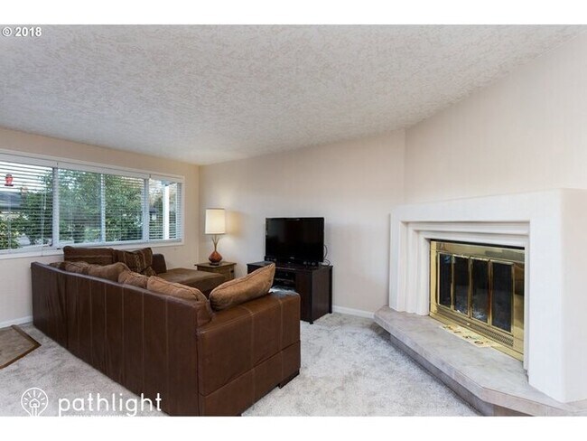 Building Photo - 2150 19th Street, West Linn, OR, 97068