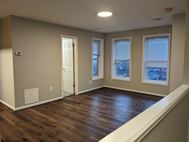 Foto del edificio - 700 F St NE