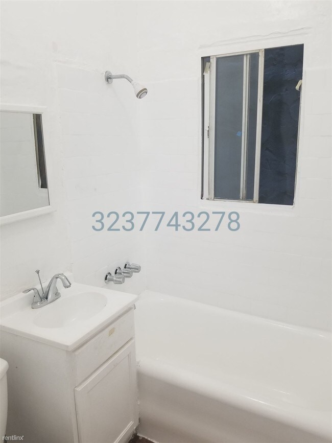 Foto del edificio - Studio, 1 bath  - 848 W 23rd St