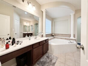 Building Photo - 6118 Coastal Grove Ln