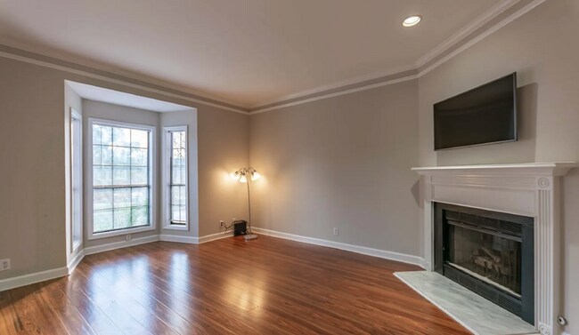 Building Photo - "Charming 2-Bed Haven on Long Boulevard - ...