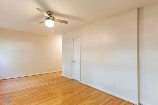 Foto del edificio - Two Bedroom Beauty in Petworth! Two Parkin...