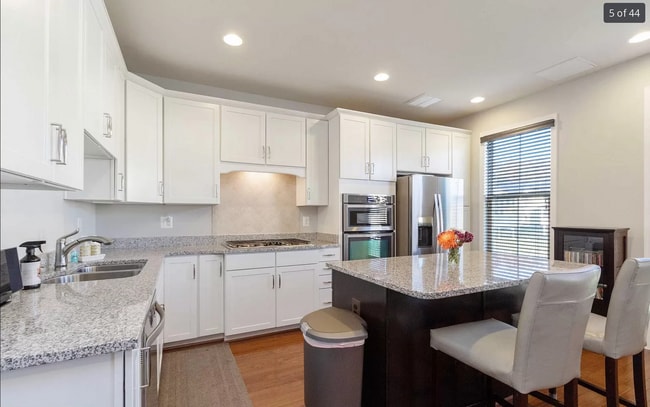 Building Photo - 42190 Castle Ridge Sq
