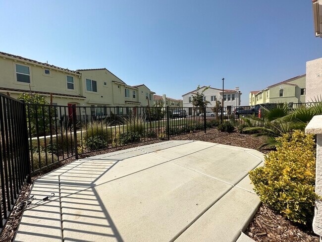 Foto del edificio - Gorgeous 3 Bedroom 2.5 Bathrooms