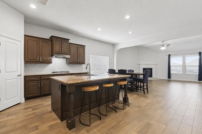 Foto del edificio - Exceptional Space, Designer Finishes & Award-Winning Aledo ISD