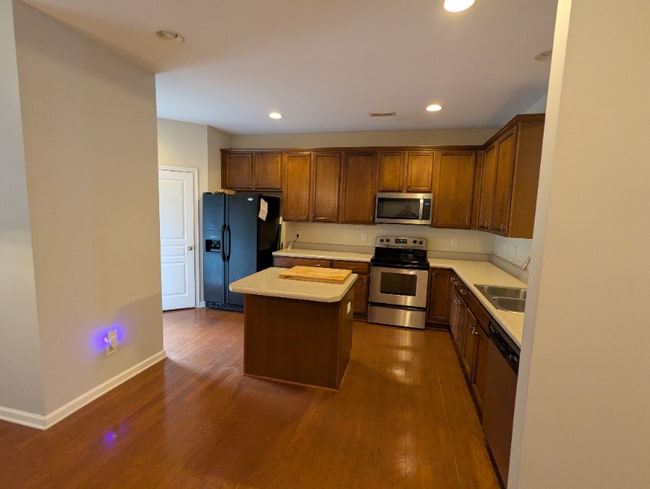 Building Photo - 711 Keystone Park Dr